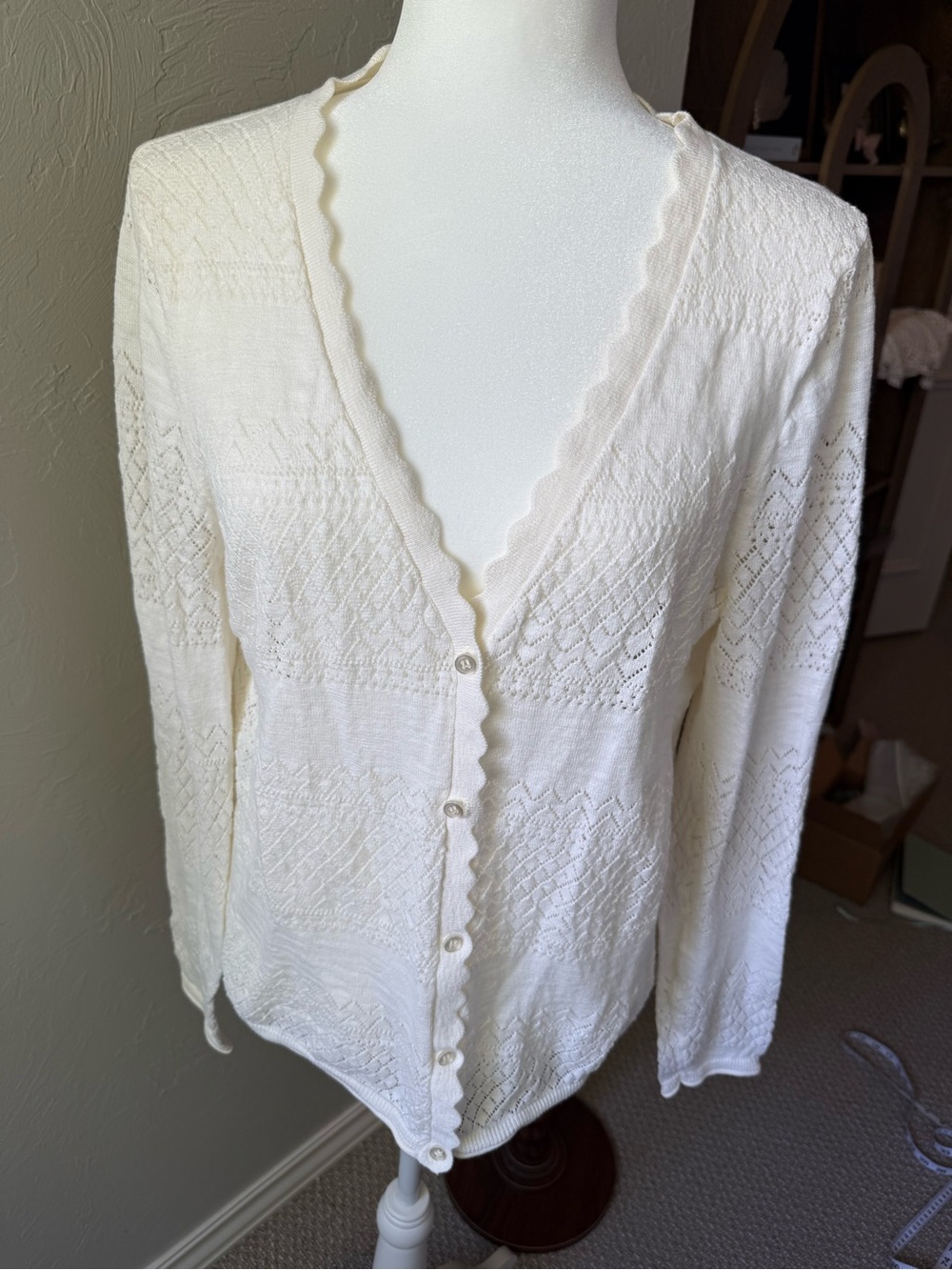 FRYE Women’s Cardigan Sweater Size L Beige Scalloped V-Neck Button Front